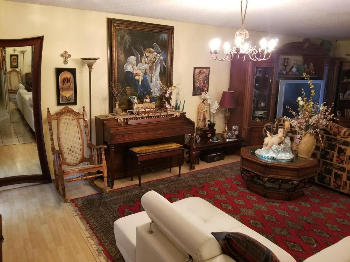Snug Minimalist Full Bed With 50 Inch Smart Tv, Netflix, Airplay, Mini-Fridge, And 500 Mbps Wifi Near Fiu, Dolphin Mall, Airport Miami Exterior photo